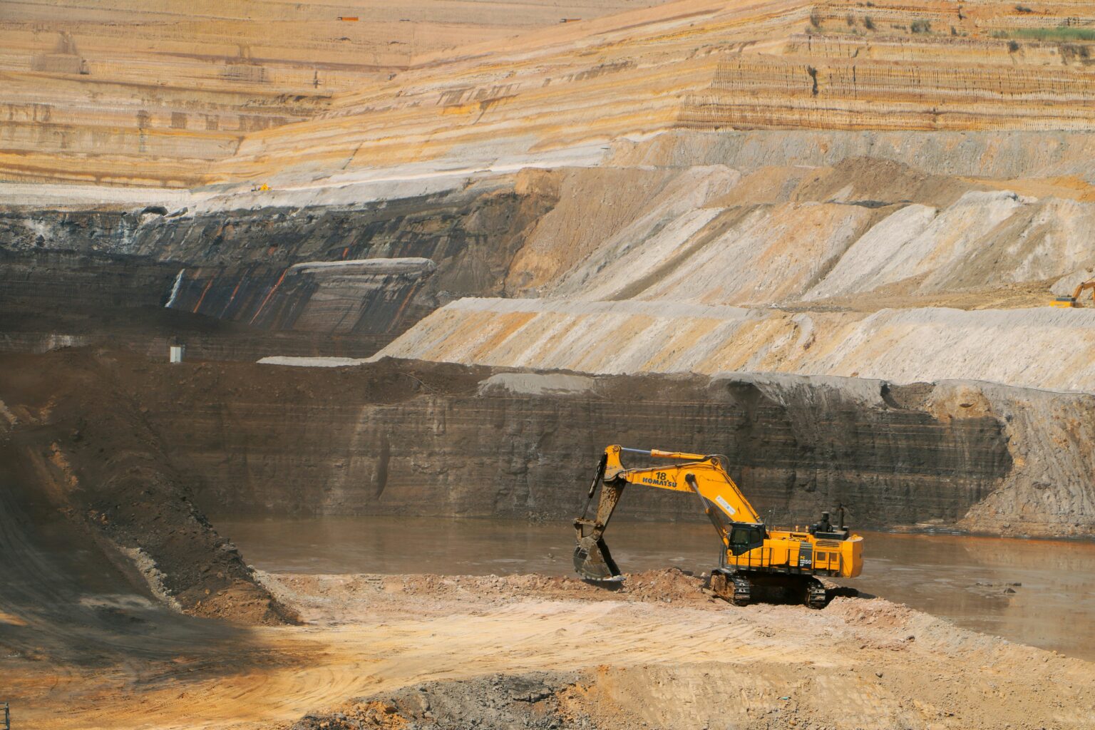 skilled migrant applying for FIFO mining job in Western Australia