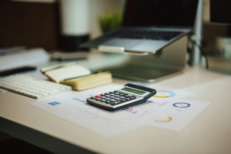 Australian Tax Return for Overseas Tradies: What It Is, What You Can Claim, and Why Tax Fraud Could End Your Visa